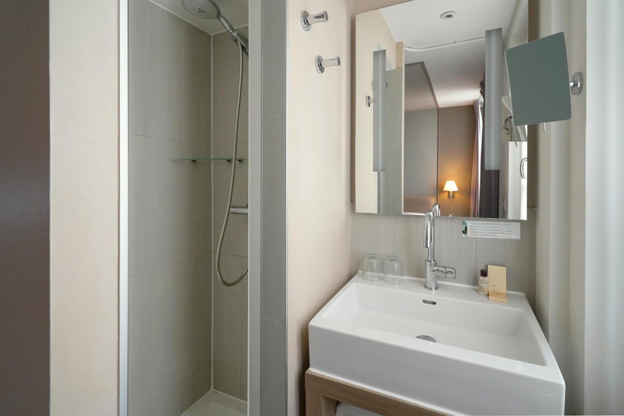 เสต์ เวสเทิร์น โฮเต็ล ลิตเตแรร์ อาร์เทอร์ แร็งโบด์ Hotel ปารีส ภายนอก รูปภาพ